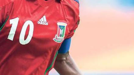 Lasst uns feiern! Genoveva Añonma reist für zwei Tage aus Potsdam nach Äquatorialguinea, um ihre Landsleute beim Afrika-Cup zu unterstützen. 