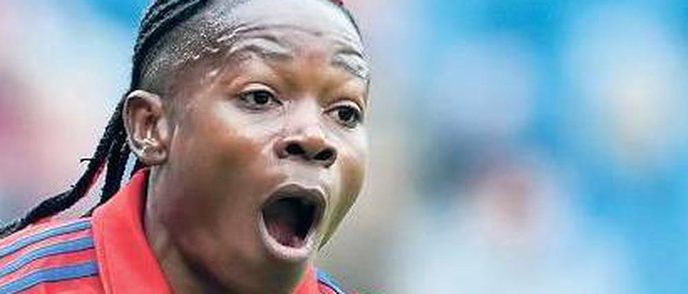 Lasst uns feiern! Genoveva Añonma reist für zwei Tage aus Potsdam nach Äquatorialguinea, um ihre Landsleute beim Afrika-Cup zu unterstützen. 