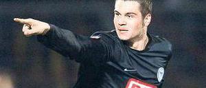 Weiß, wo er stehen muss. Der erst 19 Jahre alte Lasogga schoss Hertha zum Sieg. Foto: dpa