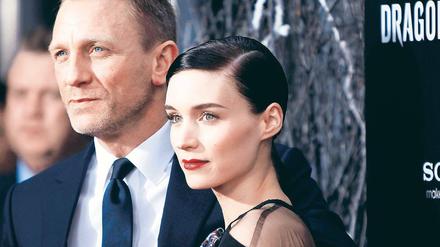 Daniel Craig (r., mit Filmpartnerin Rooney Mara) bei der Premiere von "Verblendung"