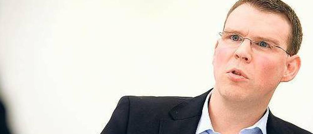 Henkels Nachfolger. Florian Graf wurde im Dezember zum neuen Fraktionschef der CDU im Abgeordnetenhaus gewählt. Der 38-Jährige ist Diplom-Verwaltungswirt, CDU-Kreischef in Tempelhof-Schöneberg und Vater eines kleinen Kindes. Der Mariendorfer wird für seine sachliche Art über die Parteigrenzen hinweg geschätzt.