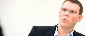 Henkels Nachfolger. Florian Graf wurde im Dezember zum neuen Fraktionschef der CDU im Abgeordnetenhaus gewählt. Der 38-Jährige ist Diplom-Verwaltungswirt, CDU-Kreischef in Tempelhof-Schöneberg und Vater eines kleinen Kindes. Der Mariendorfer wird für seine sachliche Art über die Parteigrenzen hinweg geschätzt.