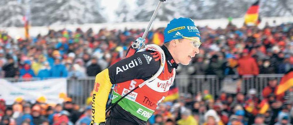 Mit voller Kraft zum Sieg. Andreas Birnbacher gewann vor der Kulisse von tausenden begeisterten Zuschauern in Oberhof. Foto: dpa