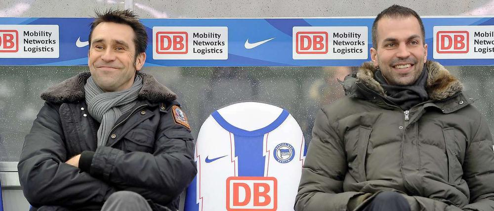 Was gibt's denn da zu grinsen? Michael Preetz (l.) und Markus Babbel sitzen nicht mehr gemeinsam auf der Bank.