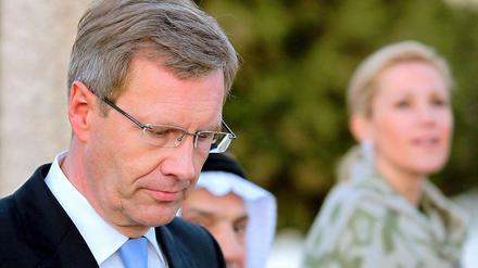 Bundespräsident Christian Wulff und seine Frau Bettina stehen wegen eines verschwiegenen Privatkredits des Ex-Unternehmers Egon Geerkens in der Kritik.