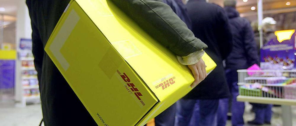 Endspurt zum Postamt: Was bis zum Mittag des 22. Dezember gebracht wird, soll noch pünktlich zum Fest ankommen.
