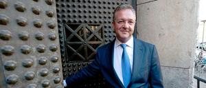 Frank Henkel (CDU) hat von seinem Amtsvorgänger eine schwierige Aufgabe geerbt: Für Berlin einen neuen Polizeipräsidenten ins Amt zu bringen.