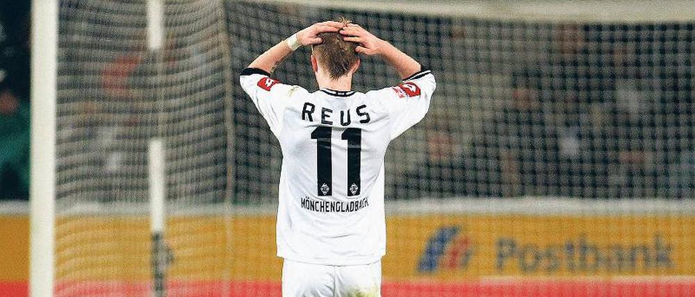 Einsam jammern. Gladbachs Marco Reus weiß auch nicht mehr weiter. Foto: Reuters