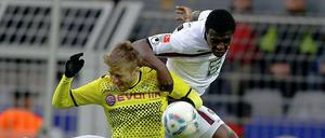 Dämpfer für den BVB. Dortmunds Jakub Blaszczykowski (l.) kann sich nicht gegen Kaiserslauterns Rodnei durchsetzen.