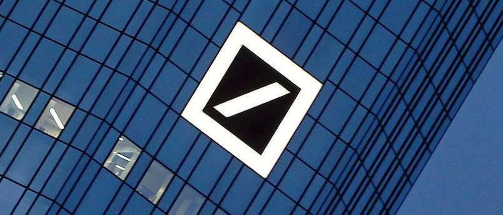 Bundesanwaltschaft übernimmt Ermittlungen zum versuchten Briefbombenanschlag auf Deutsche-Bank-Chef Josef Ackermann.
