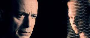 Was jetzt? Im Beichtstuhl offenbart Maria Gerblich (Petra Schmidt-Schaller) dem Jesuitenpriester Dr. Reinberg (Christian Berkel) ein schreckliches Geheimnis. Foto: ZDF