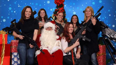 Hübsches Motiv für eine Weihnachtskarte? Den fotografierten Frauen scheint es zu gefallen.