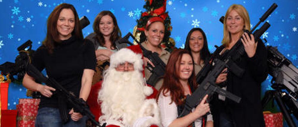 Hübsches Motiv für eine Weihnachtskarte? Den fotografierten Frauen scheint es zu gefallen.