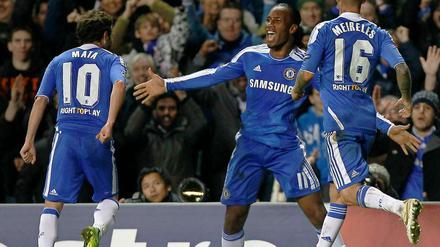 Komm, ich nehm' dich in die Arme: Didier Drogba kennt den Weg ins Wunderland namens K.o.-Runde.
