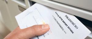 Genau lesen. Verbraucherschützer haben 3700 Beschwerden gegen Inkassofirmen ausgewertet, die meisten waren berechtigt. 