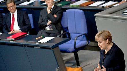 Merkel wirbt für eine Stärkung der Wirtschafts- und Währungsunion im Bundestag.