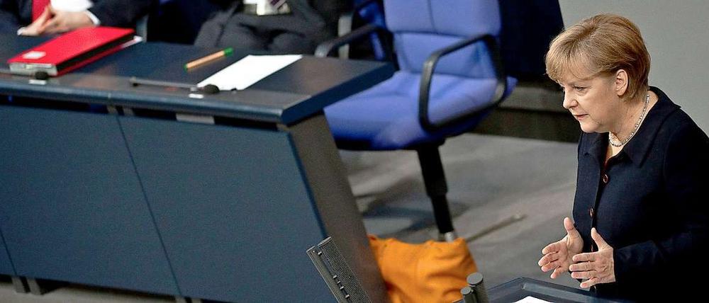 Merkel wirbt für eine Stärkung der Wirtschafts- und Währungsunion im Bundestag.