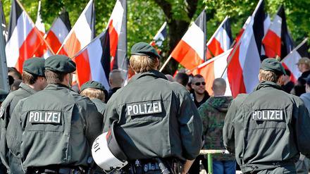 Aufmarsch von Rechtsextremisten.