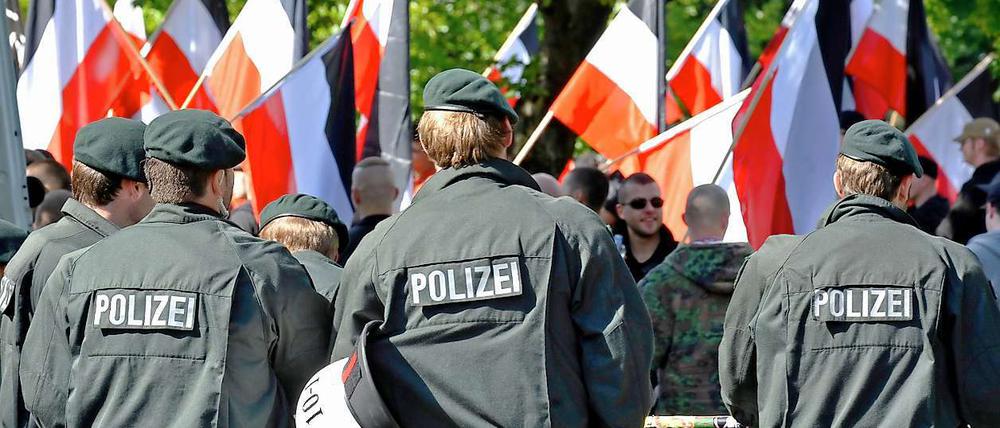 Aufmarsch von Rechtsextremisten.