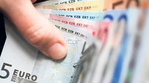 Zahltag. Berlins Bezirke können es sich nicht leisten, auf ausstehende Forderungen zu verzichten. Marzahn-Hellersdorf geht deshalb einen Weg, den andere deutsche Städte längst entdeckt haben: Es verkauft uneintreibbare Rechnungen an Inkassounternehmen.