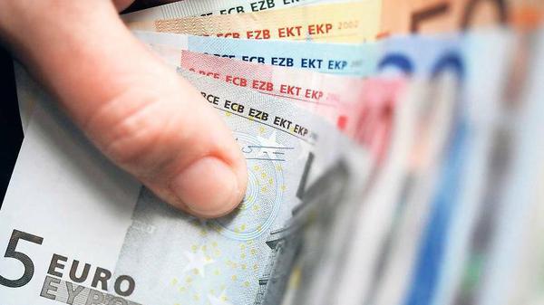 Zahltag. Berlins Bezirke können es sich nicht leisten, auf ausstehende Forderungen zu verzichten. Marzahn-Hellersdorf geht deshalb einen Weg, den andere deutsche Städte längst entdeckt haben: Es verkauft uneintreibbare Rechnungen an Inkassounternehmen.