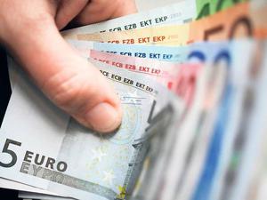 Zahltag. Berlins Bezirke können es sich nicht leisten, auf ausstehende Forderungen zu verzichten. Marzahn-Hellersdorf geht deshalb einen Weg, den andere deutsche Städte längst entdeckt haben: Es verkauft uneintreibbare Rechnungen an Inkassounternehmen.