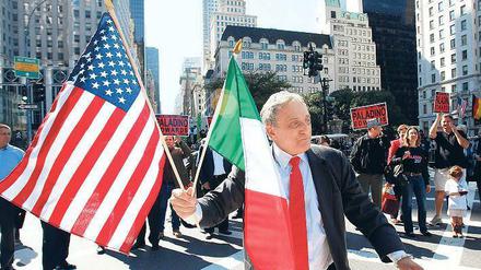 Macht Front gegen die Schwulen. Carl Paladino, Kandidat der Republikaner für das Amt des Gouverneurs von New York. Es sind völlig neue Töne in einem der liberalsten Bundesstaaten der USA. Fotos: Reuters, Getty Images/AFP