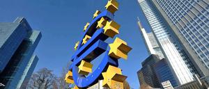 Gemeinsam mit anderen Zentralbanken greift die EZB in Frankfurt in den Geldmarkt ein.