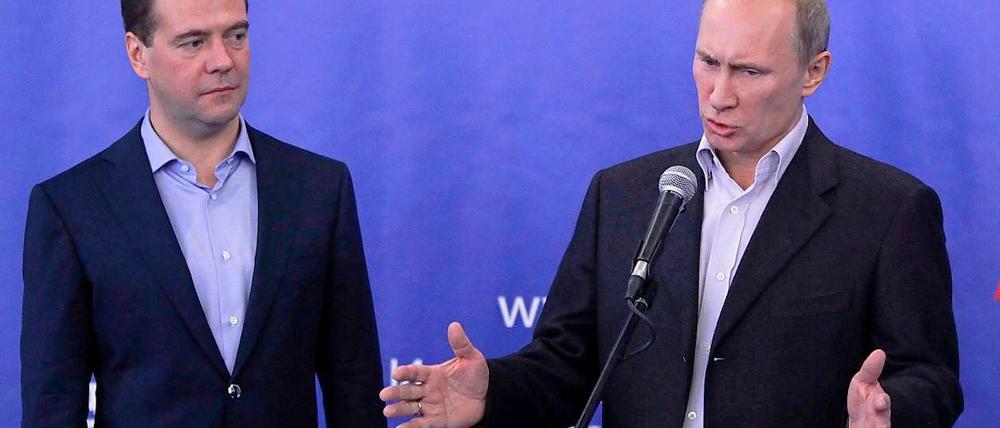 Medwedew (l.) und Putin.