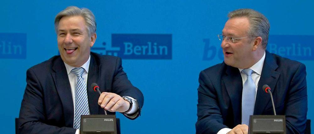 Sie verstehen sich demonstrativ gut: Berlins Regierender Wowereit (l.) und CDU-Chef Henkel.