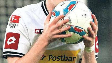 Ballverliebt. Marco Reus hat die Hälfte der 20 Gladbacher Tore erzielt. Doch der Erfolg lässt sich nicht auf ihn reduzieren. Foto: dpa