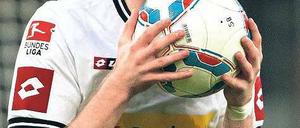 Ballverliebt. Marco Reus hat die Hälfte der 20 Gladbacher Tore erzielt. Doch der Erfolg lässt sich nicht auf ihn reduzieren. Foto: dpa