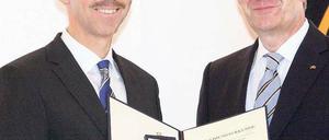 Ausgezeichnet. Jürgen Grenz wurde von Christian Wulff geehrt. Foto: dpa
