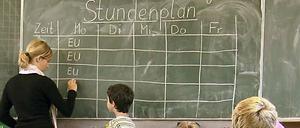 Bald könnten auf dem Stundenplan für Berlins Schüler auch wieder Ausfallzeiten stehen.