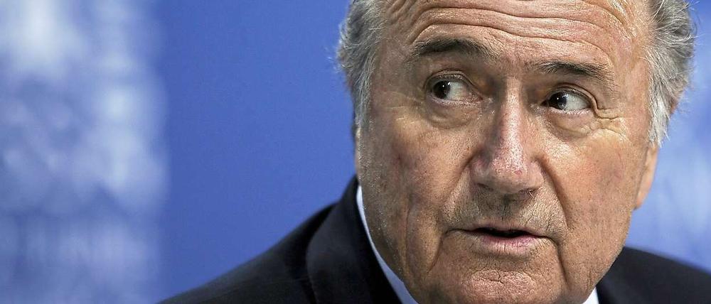 Ist Fifa-Chef Blatter ein Rassist? In England gibt es einige Leute, die genau das glauben.