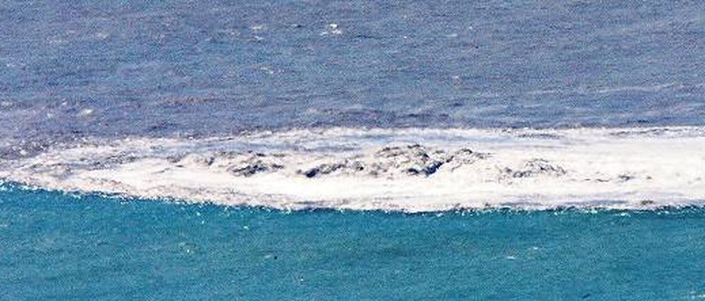 Kochende Natur. Giftiger Auswurf aus dem Meer zwingt die Behörden zu umfangreichen Evakuierungen. 