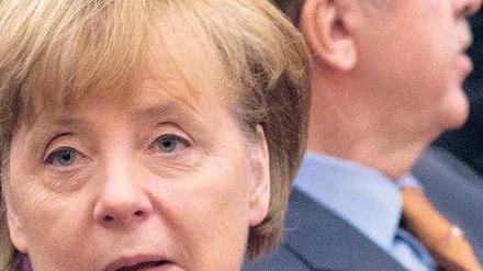 Richtungweisend. Recep Tayyip Erdogan wünscht sich von Angela Merkel Unterstützung. Die Kanzlerin aber hielt sich mit Zusagen zurück. Foto: Thomas Peter/dapd