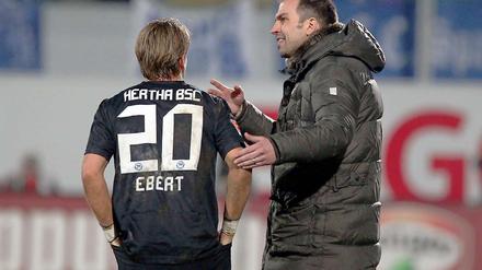 Markus Babbel redet auf Patrick Ebert ein. Und der zeigt sich offenbar einsichtig.