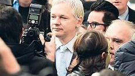 Letzte Rettung Supreme Court. Julian Assange gestern nach dem Urteil. Foto: AFP