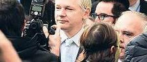 Letzte Rettung Supreme Court. Julian Assange gestern nach dem Urteil. Foto: AFP