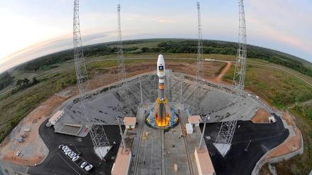 Startrampe. Von hier, dem europäischen Spaceport in Französisch Guayana, soll eine Sojus die Satelliten für das Navigationssystem "Galileo" in den Orbit schießen.
