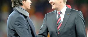 Wenn sich Wulff und Löw Guten Tag sagen: Vor dem Länderspiel gegen die Türkei wird der Bundespräsident den Bundestrainer und seine Mannschaft für den dritten Platz bei der WM in Südafrika ehren.