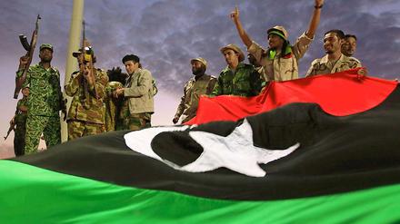 Libysche Anti-Gaddafi-Kämpfer jubeln.