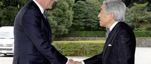 Bundespräsident Wulff zu Besuch in Japan. Hier empfängt ihn der japanische Kaiser Akihito zum Mittagessen. Sechstagelang weilt Wulff beim Staatsbesuch in Japan.