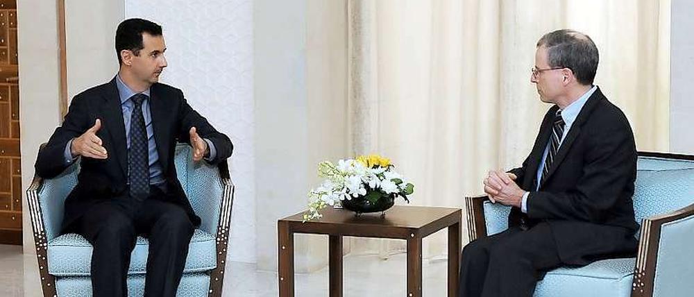 Zu unbequem: US-Botschafter Ford (r.) wird so bald nicht mehr beim syrischen Präsidenten Assad zu Gast sein.