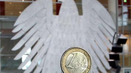 Bei der Abstimmung im Bundestag soll es unter anderem um die umstrittene Hebelwirkung für mehr Schlagkraft des Fonds gehen. 