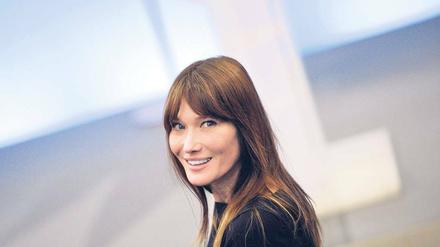 „Verführerisch wie eine Katze, schlau wie ein Affe und kalt wie eine Schlange.“ So böse reden manche Leute über Carla Bruni. 
