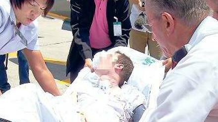 Thailand übernahm Teil der Kosten. Matias K. auf dem Flughafen von Hat Yai. Foto: dpa