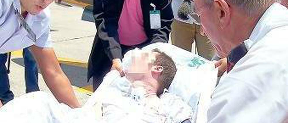 Thailand übernahm Teil der Kosten. Matias K. auf dem Flughafen von Hat Yai. Foto: dpa