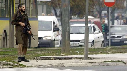 Mevlid Jasarevic, 23-jähriger Islamist, vor der US-Botschaft in Sarajevo.